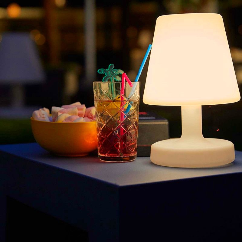 Настольная лампа с USB-зарядко – обзор и цена Outdoor Furniture Australia